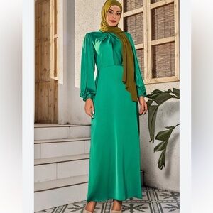 💚‎ Urban Modesty Emerald Satin Maxi Dress Size M 🌿